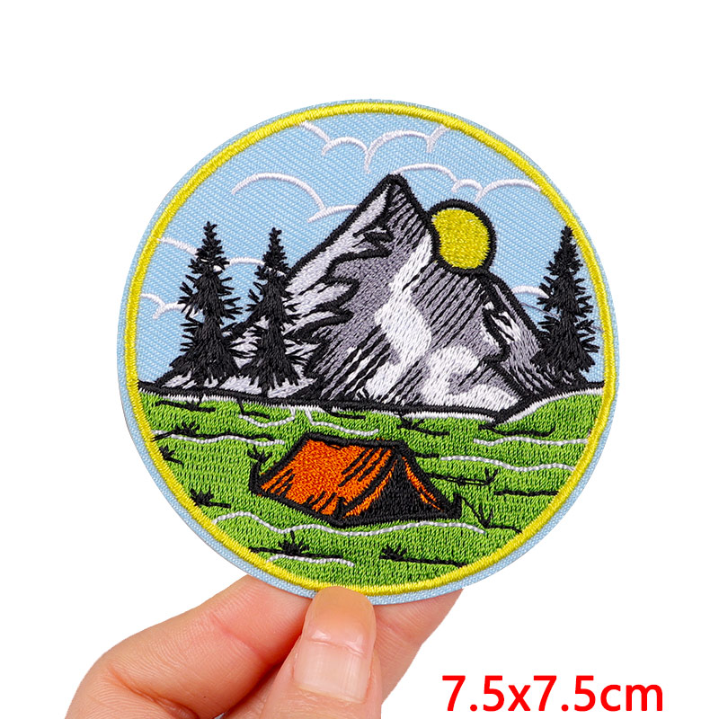 رقع مطرزة للرحلات والتخييم في  - مراجعة Outdoor Adventure Outfit وسعره